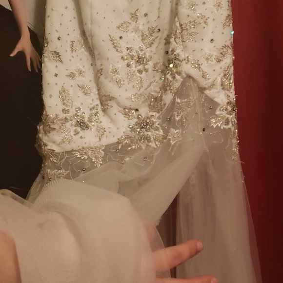 Wedding dress - Picture 3 of 4